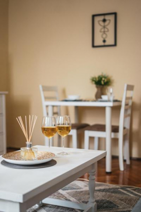 Central and Modern Apartment with Free Parking